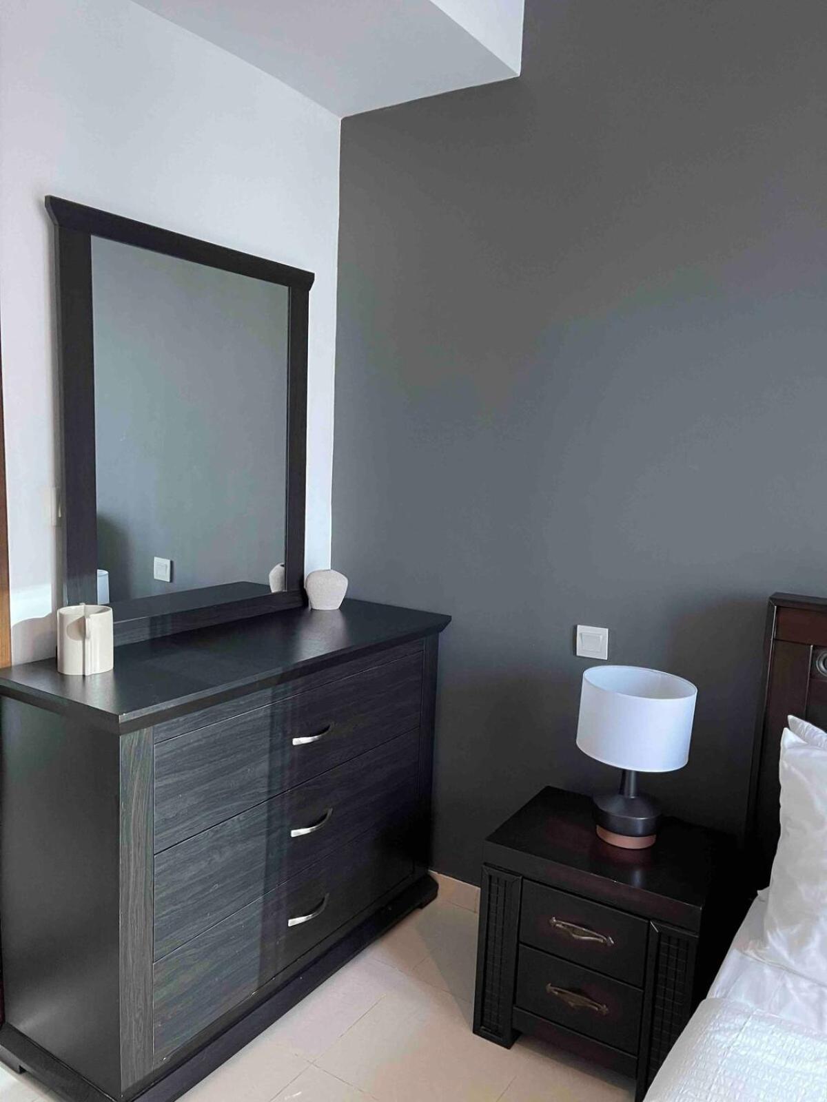 Modern One-bedroom In Heart Of Marina Apartment